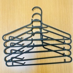 【引取歓迎】ハンガー　黒　５本の画像
