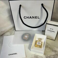 新品　CHANEL　♪ノベルティ　香水　缶バッジ