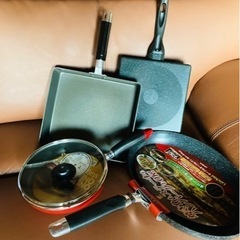 フライパン　4点まとめ売り＋鍋 おまけ付きの画像
