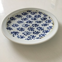 瀬戸焼　藍色花模様手書きのお皿５枚の画像