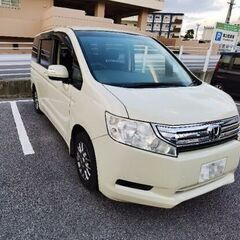 HONDA　ステップワゴン　アイボリー