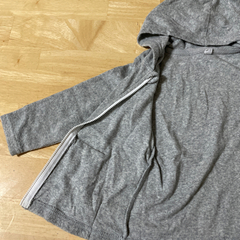 サイズ90 チャック付きの薄手の上着です。ジャンパー　アウターの画像