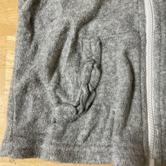 サイズ90 チャック付きの薄手の上着です。ジャンパー　アウターの画像