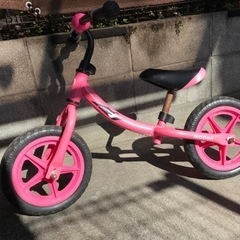 バランスバイク　キックバイク　ストライダー