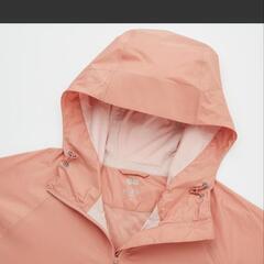 新品タグ付き ¥6990　UNIQLO
ライトブロックテックコート

の画像