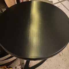 丸テーブル　黒、白あります