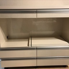 オフホワイトのキッチンカウンター