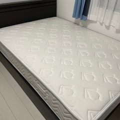 ダブルベッド(マットレス付き)