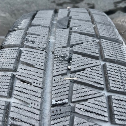 極上タイヤ　BRIDGESTONE REVOGZ 215/60R16 スタッドレス  タイヤ　2016年製