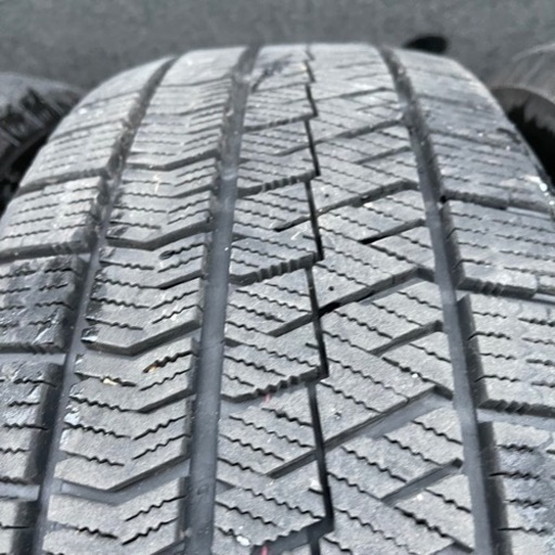 バリ山　BRIDGESTONE VRX2 215/60R17 スタッドレス  タイヤ　2018年製
