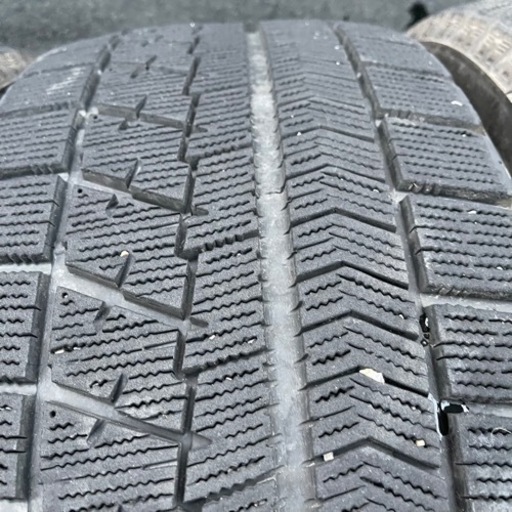 BRIDGESTONE VRX 215/50R17 スタッドレス  タイヤ　2017年製