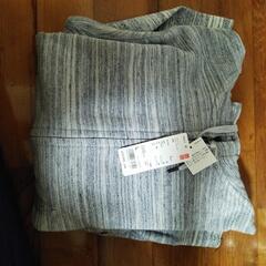 売り切れましたユニクロパーカー新品未使用タグ付き