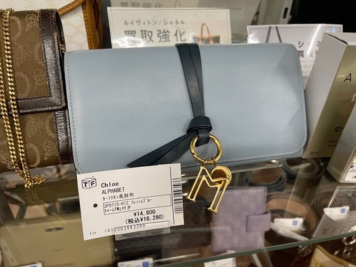Chloe アルファベット　カーフスキン長財布　チャーム【M】付