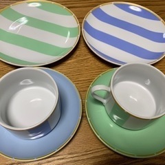 美品食器セット（カップ&ソーサー、お皿）の画像
