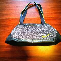 NIKE トレーニングバッグ　蛍光色　ネオンカラー　