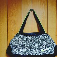 NIKE トレーニングバッグ　蛍光色　ネオンカラー　の画像
