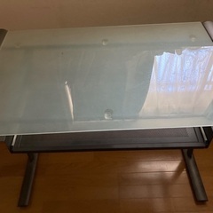 【差し上げます】ガラス天板デスクの画像