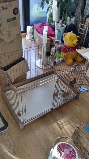 犬用のゲージ 88*58*58cm 給水器付　トイレもおまけで。