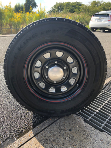 ハイエース用タイヤと、ホイール4本セットで最終値下げです