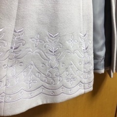 tocco 裾刺繍入り飾りビジュー釦ノーカラードレスコートの画像