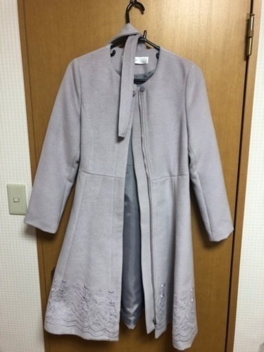 tocco 裾刺繍入り飾りビジュー釦ノーカラードレスコート
