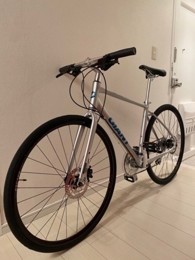 【最終値下げ】giant クロスバイク。完全美品⭐️ 使用2回のみ