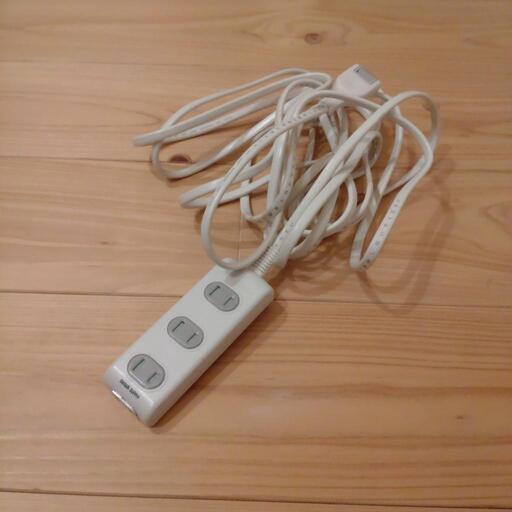 4口延長コード　電源タップ　コンセント
