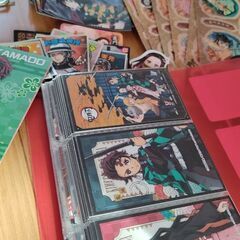★値下げ！★鬼滅の刃★画集、フィギュア、カード、シールなど色々グッズまとめ売り　シークレットカードあり！の画像