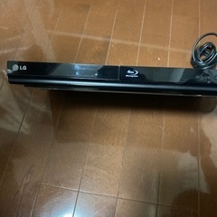 24型テレビとDVDプレーヤー