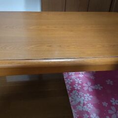 長方形のこたつテーブルの画像