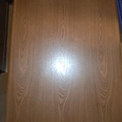 長方形のこたつテーブルの画像