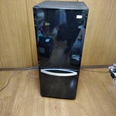 冷蔵庫　ブラック　138リットル