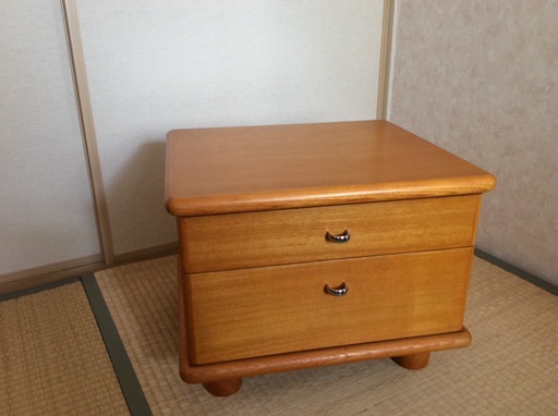 最終値下げ☆美品！ベット横にぴったりのサイドテーブル☆引出し2段付き
