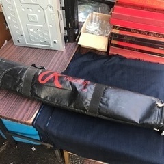 古い金属バット３本。軟式用とソフトボール用。