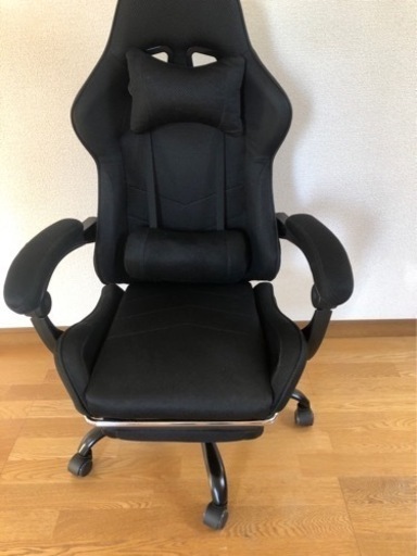 中古品　リクライニング可能ゲーミングチェア