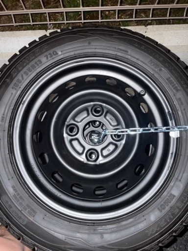 スタッドレスタイヤ　鉄ホイール付きバランス調整済み