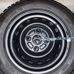 スタッドレスタイヤ　鉄ホイール付きバランス調整済み