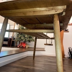 木製テーブルの画像