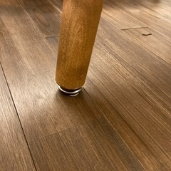 木製テーブルの画像