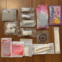 アメニティグッズ　シャワーキャップ　ヘアーバンド　くし　入浴剤など