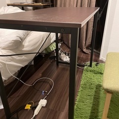 パソコンデスクの画像