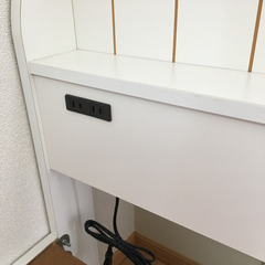 コンセント収納付きシングルベッド(マットレス無)の画像