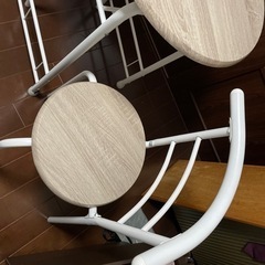 ダイニングテーブルの画像