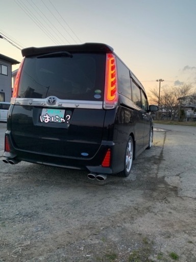 NOAH、VOXY用4本出しマフラー