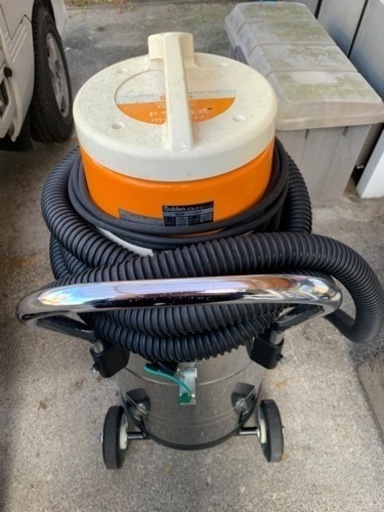 ステンレス製・台車付き。