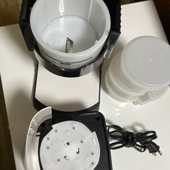 【最終値下げ明日まで】電動ふわふわ とろ雪 かき氷器の画像