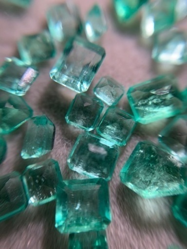 エメラルド　宝石　ルース