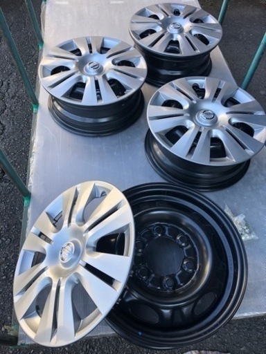 NV350キャラバン 純正スチールホイール　キャップ　ナット付き未使用