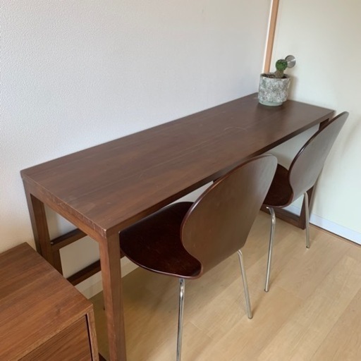 アクタスのテーブルと椅子2脚　ウォールナット材