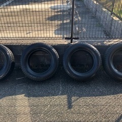 ハイエースなどバン用タイヤ195/70/15 106/104LT